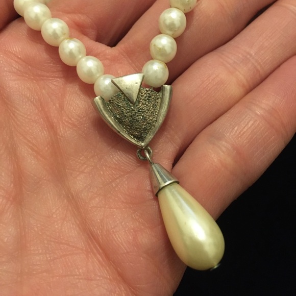 Vintage Faux Pearl Silver Tone Pendant Necklace - Picture 4 of 11